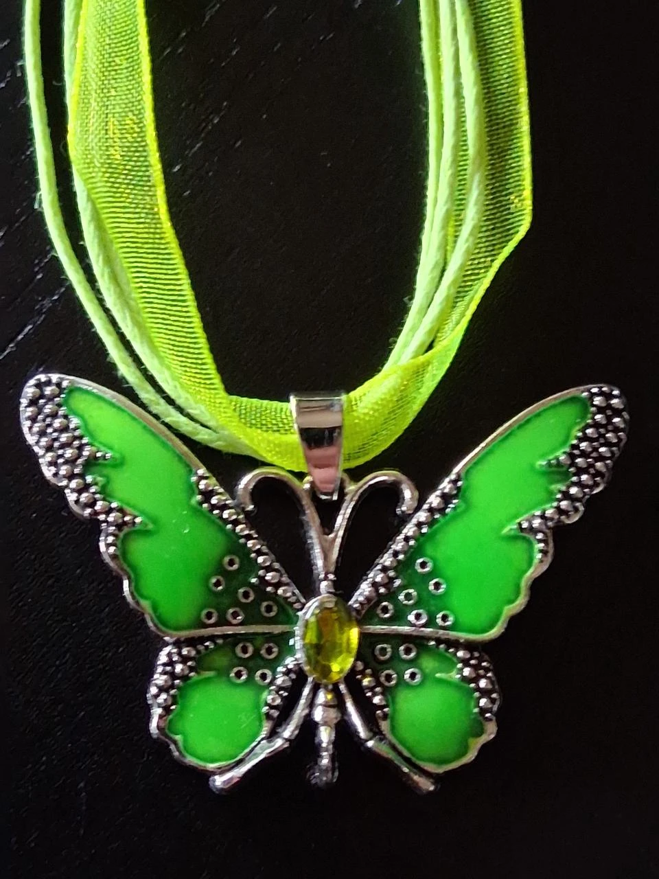 hanger neon groene vlinder organza ketting strass steentje